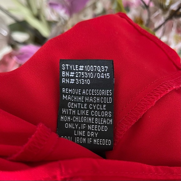 •By & By• Sleeveless Open Back Blouse - Size Medium - Picture 9 of 10